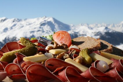 Ein Bild von einem gemütlichen Restaurant hoch oben in den Bergen