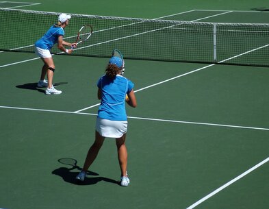 Partenaires pour jouer au tennis